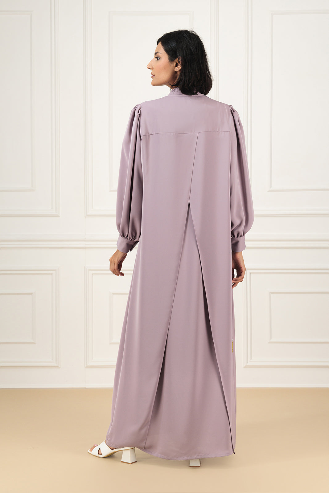 Back overlapped abaya
