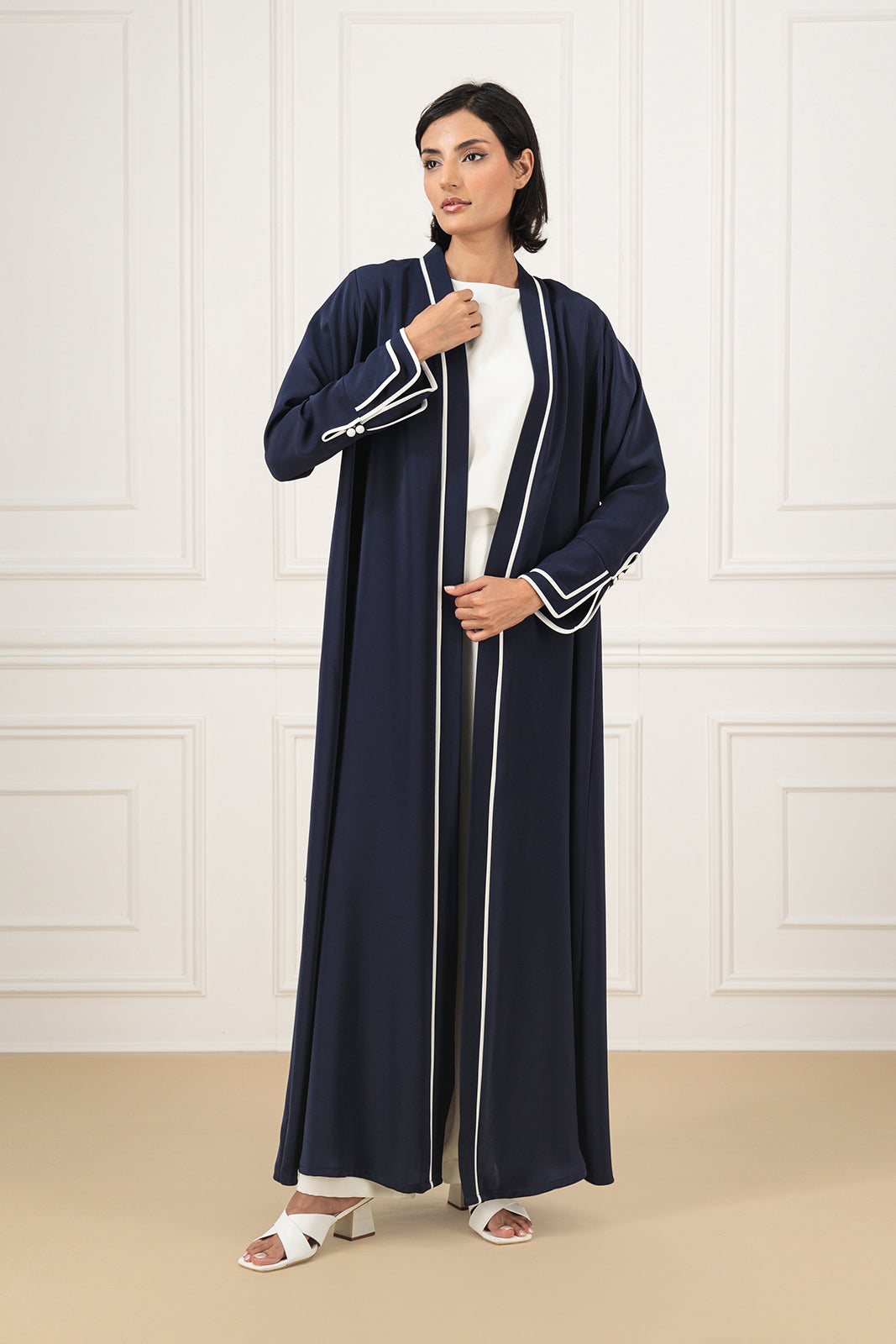 Double cuff piping abaya