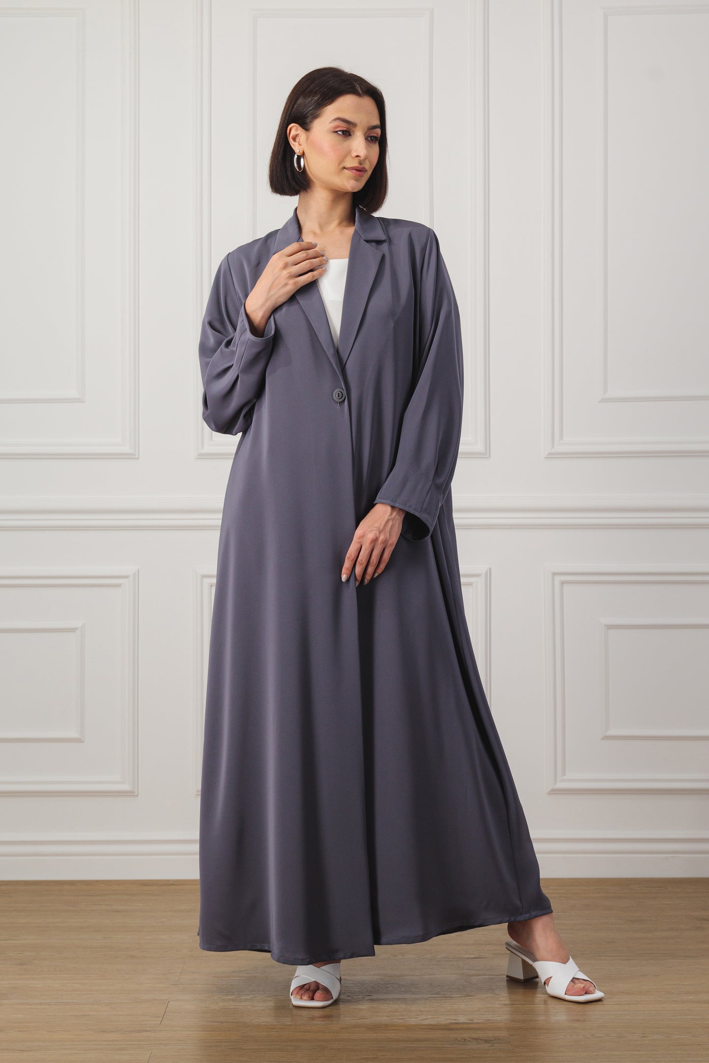 Coat-style Abaya with pleats on the back