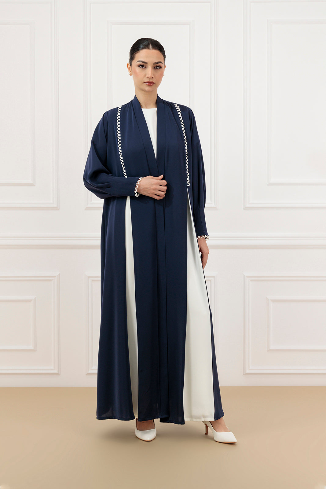 Box pleat abaya with loops detail ( contrast)