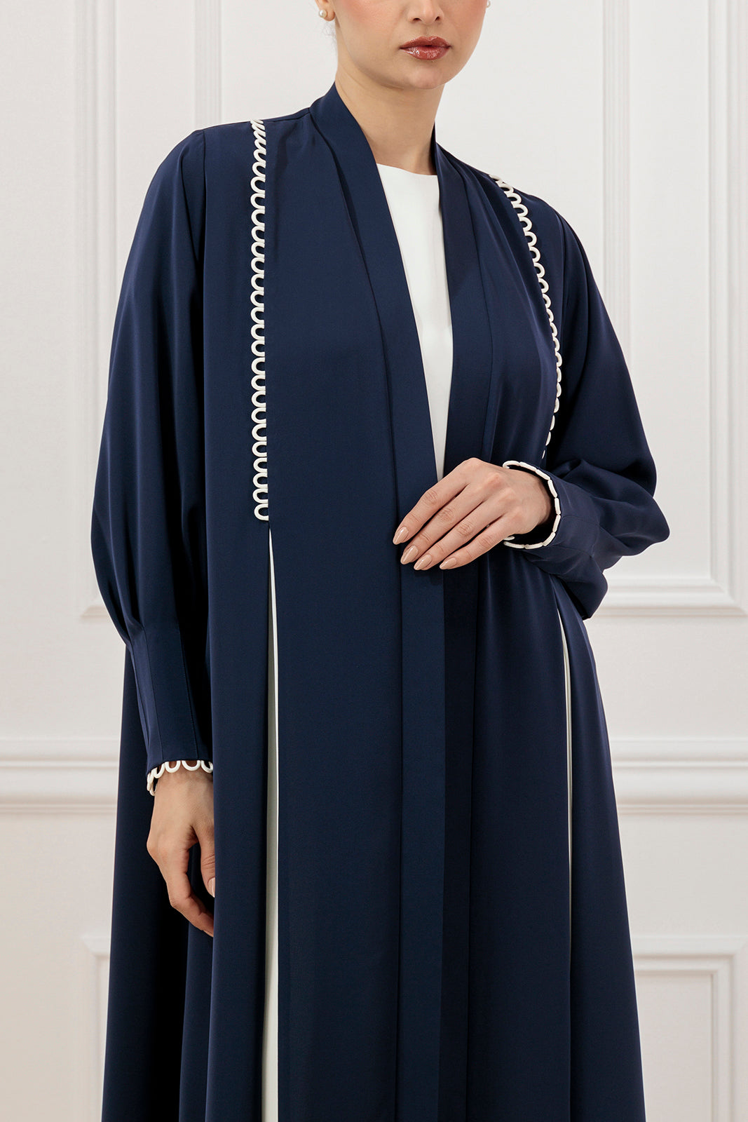 Box pleat abaya with loops detail ( contrast)