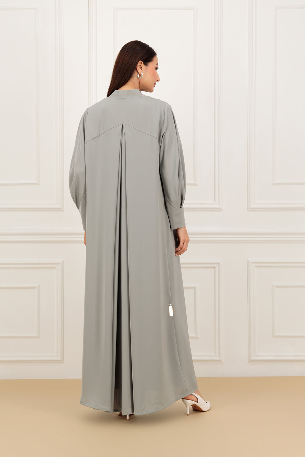 Back draped abaya