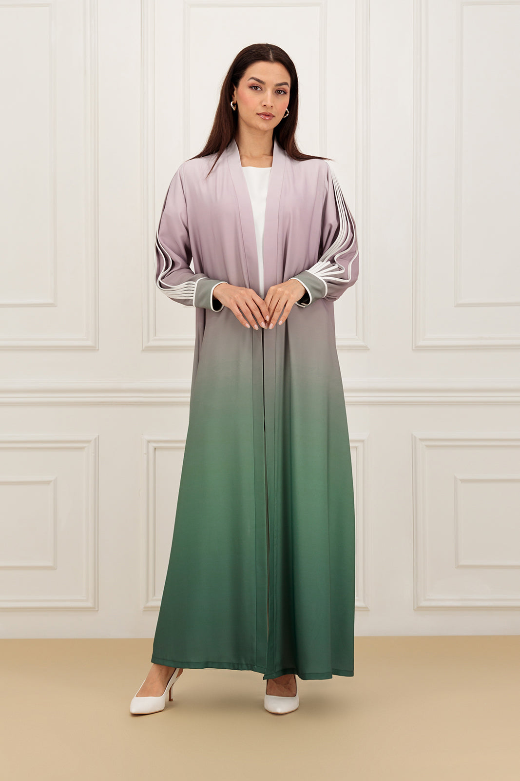 Contrast piping sleeves abaya