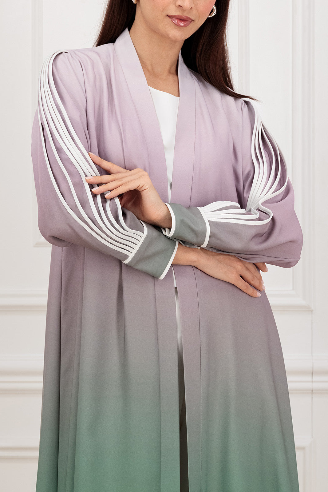 Contrast piping sleeves abaya