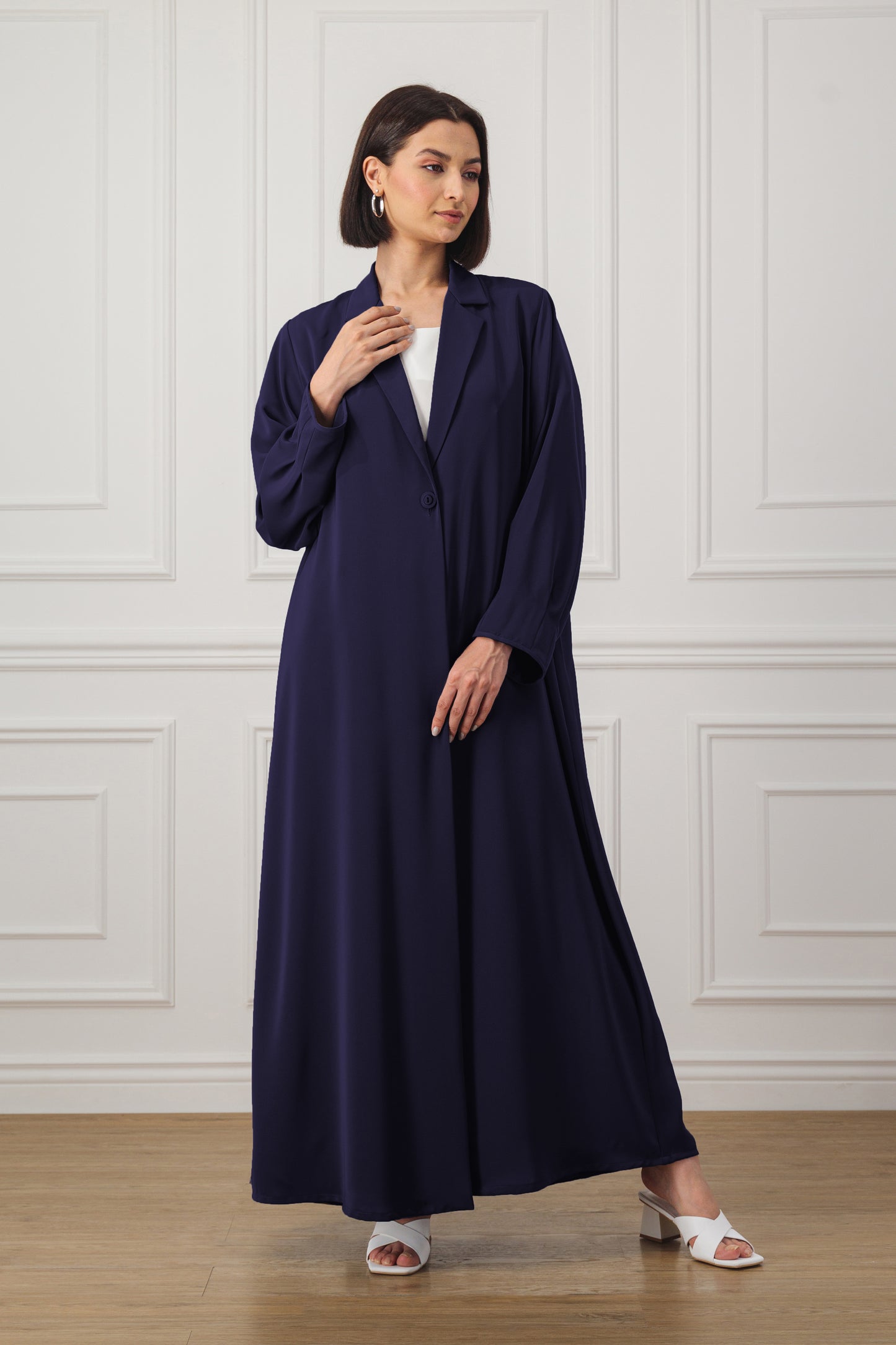 Coat-style Abaya with pleats on the back