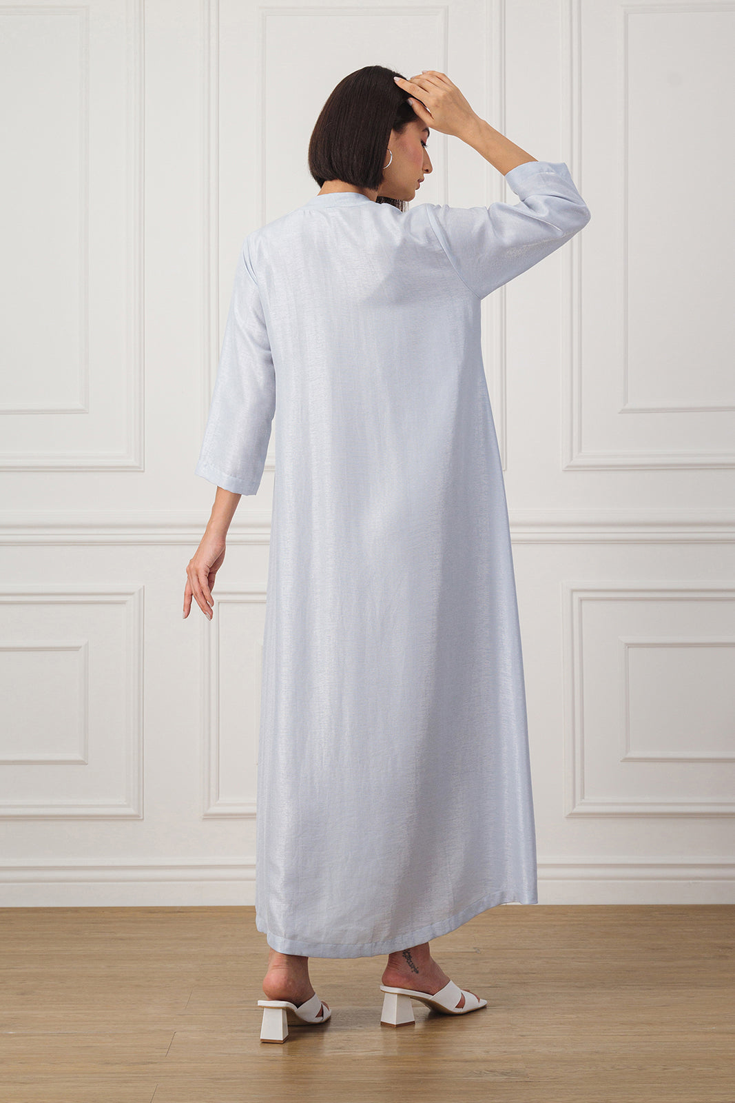 A-line flared back Abaya in Shimmer Linen