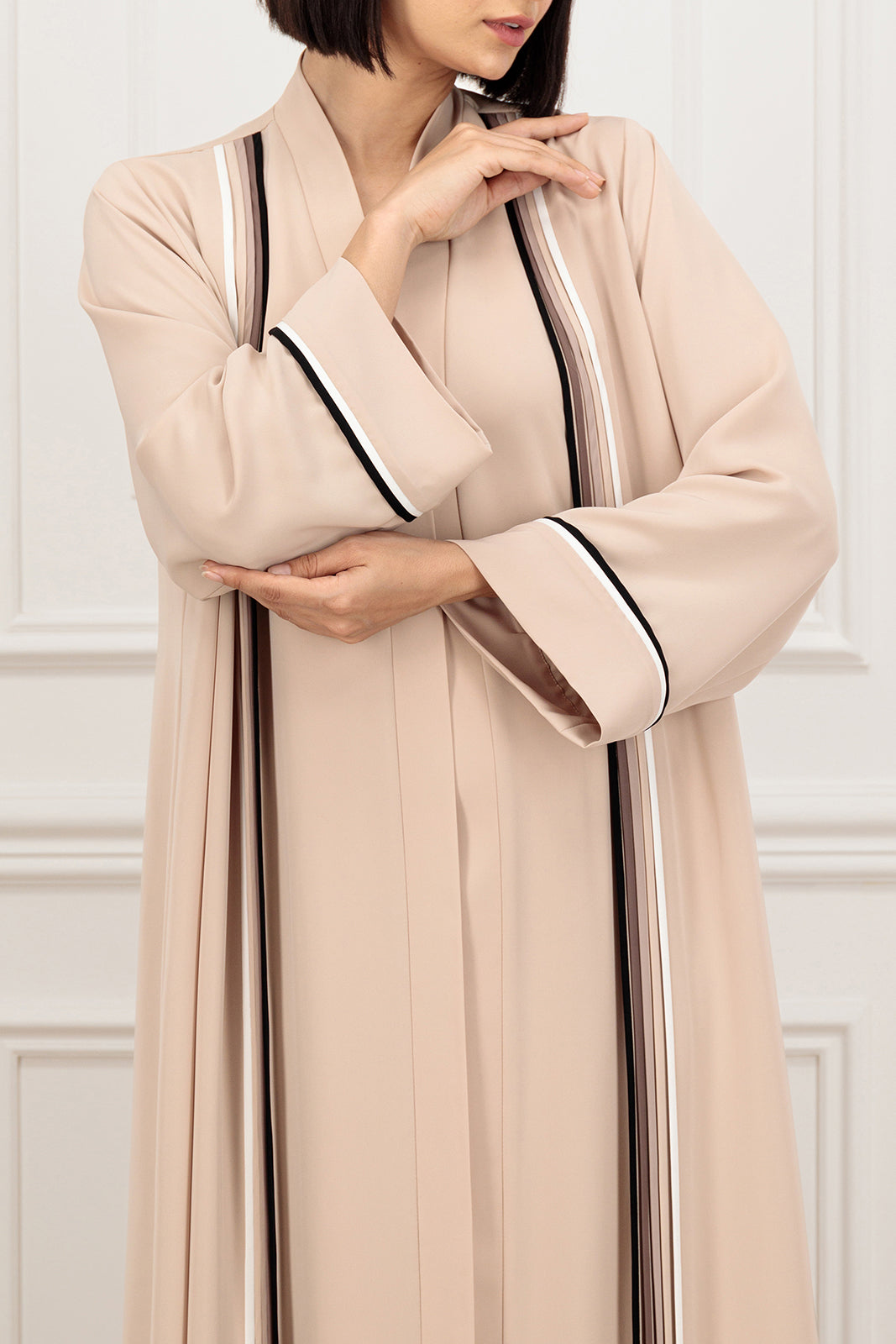 Abaya with piping on the front and sleeves detail