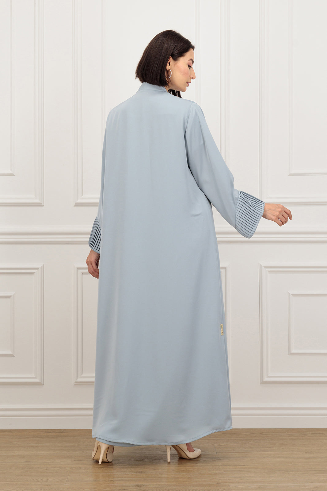 Single pleated on the front and sleeves Abaya