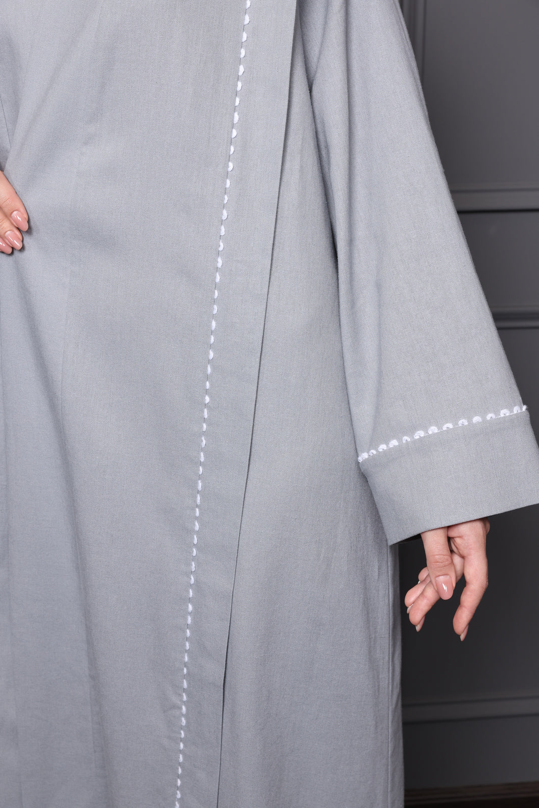 Linen abaya with contrasting piping