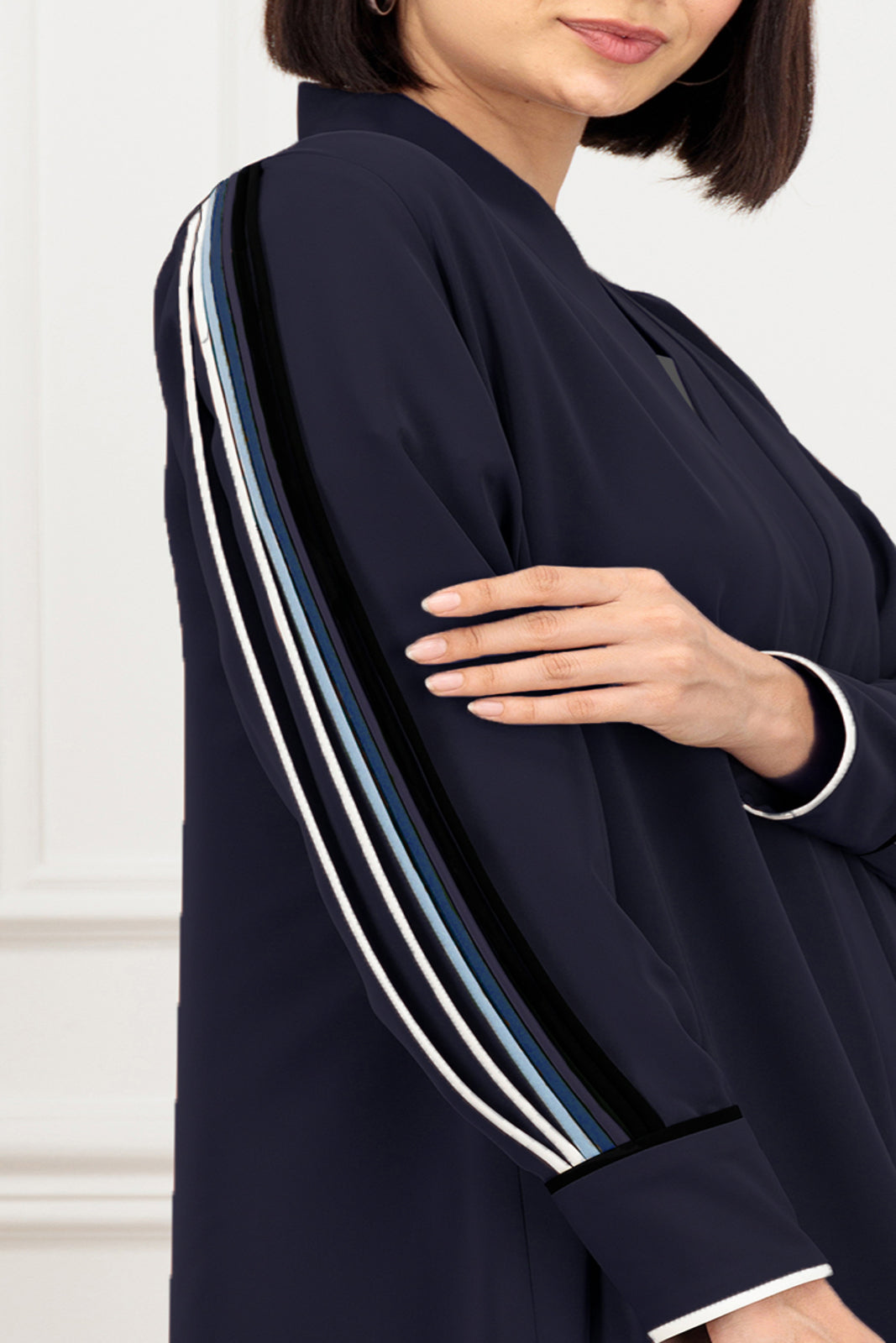 Abaya with piping sleeves detail